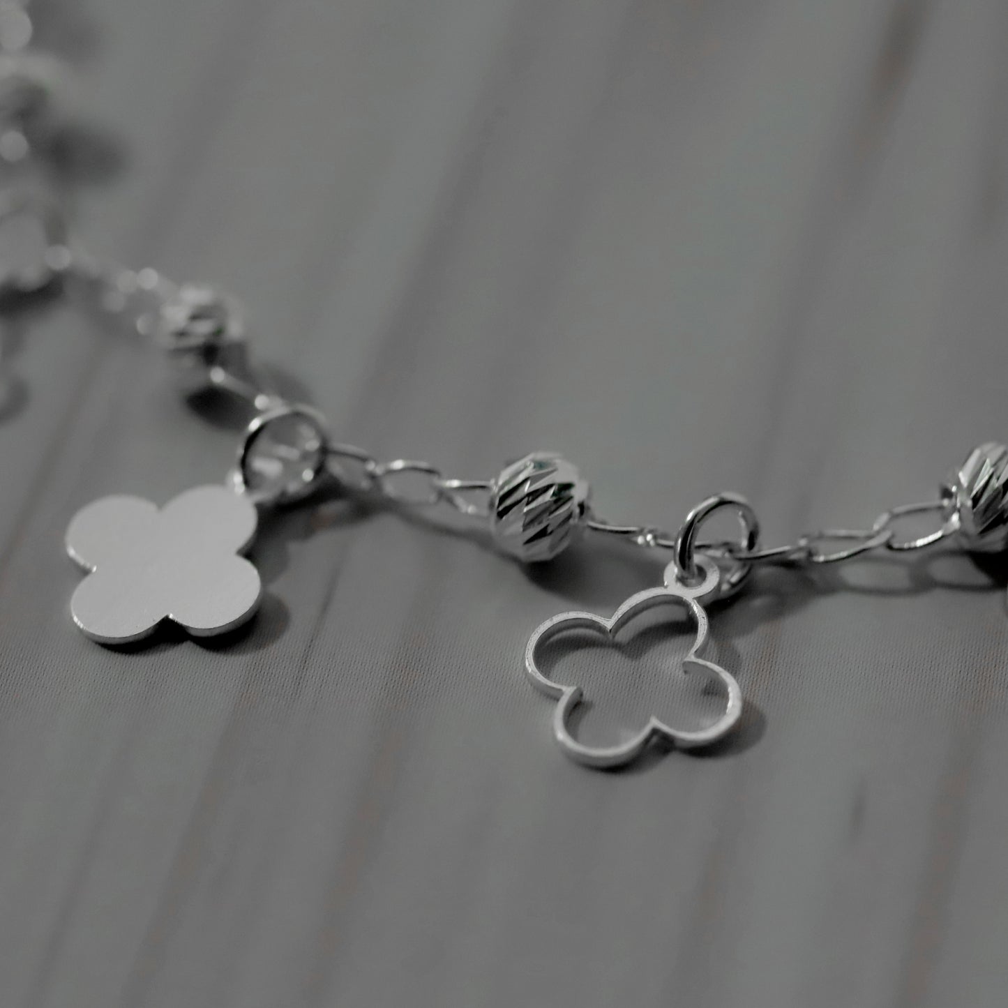 Pulsera de Tréboles con Bola Slash de Plata 925