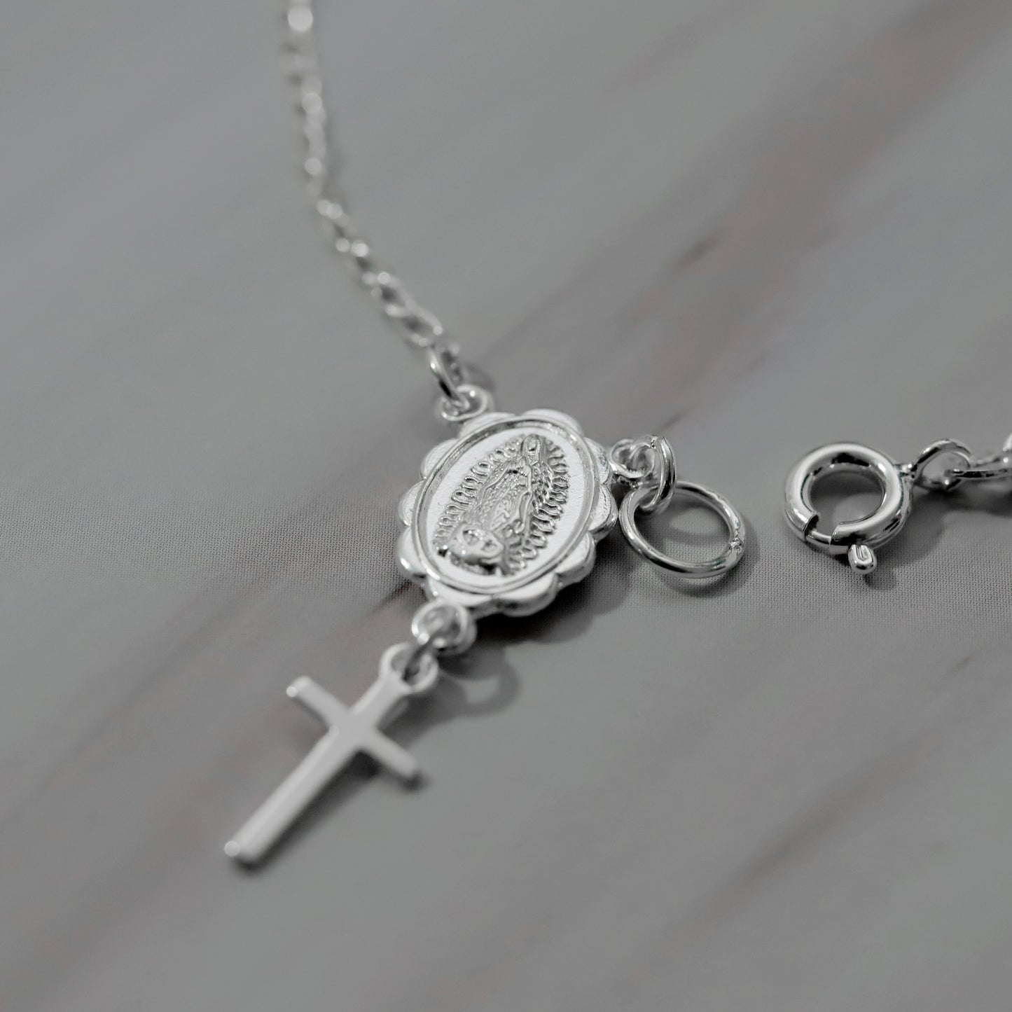 Decenario de la Virgen de Guadalupe con Bola Moon Cut de Plata 925