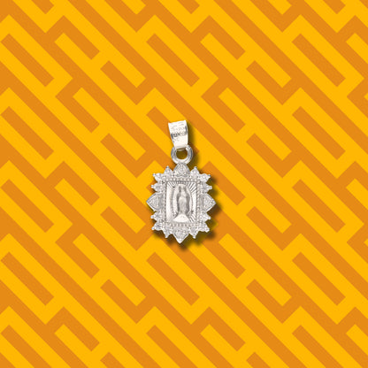 Medalla Corazón Cuadrada de la Virgen de Guadalupe con Piedra de Plata 925