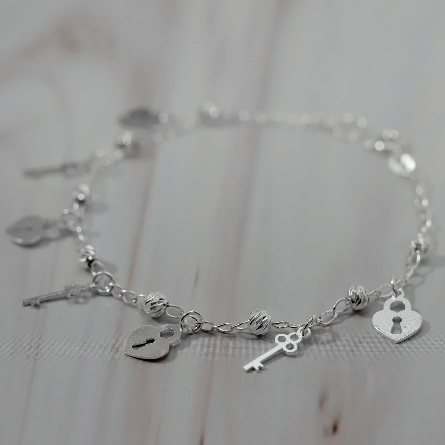 Pulsera de Candado Corazón con Bola Slash de Plata 925