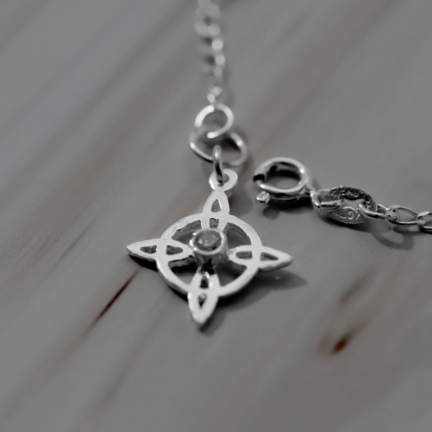 Pulsera de Nudo de Bruja con Bola Moon Cut de Plata 925